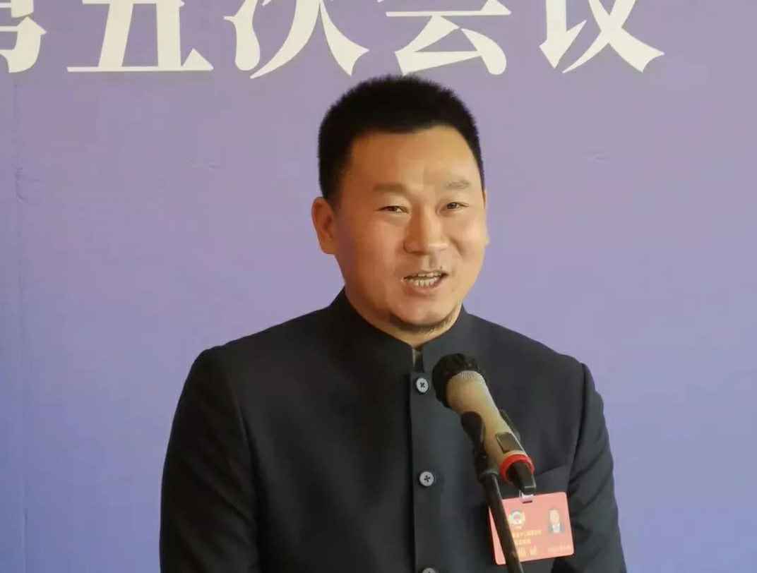 202204221343.jpg 为进一步展示市政协团结、民主、开放、自信的形象,向市民和网友展示政协委员的履职风采,中山市政协十二届五次会议在2月4日上午开幕前开设“委员通道”,市政协委员、乐鱼网页版-乐鱼(中国)官方公司总经理陈朝阳走进“委员通道”,回应社会关切的问题。他就如何做好城市应急管理规划的问题进行发言,并回答记者提问。.jpg